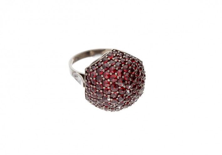 juvelierizstrādājumu fotogrāfs